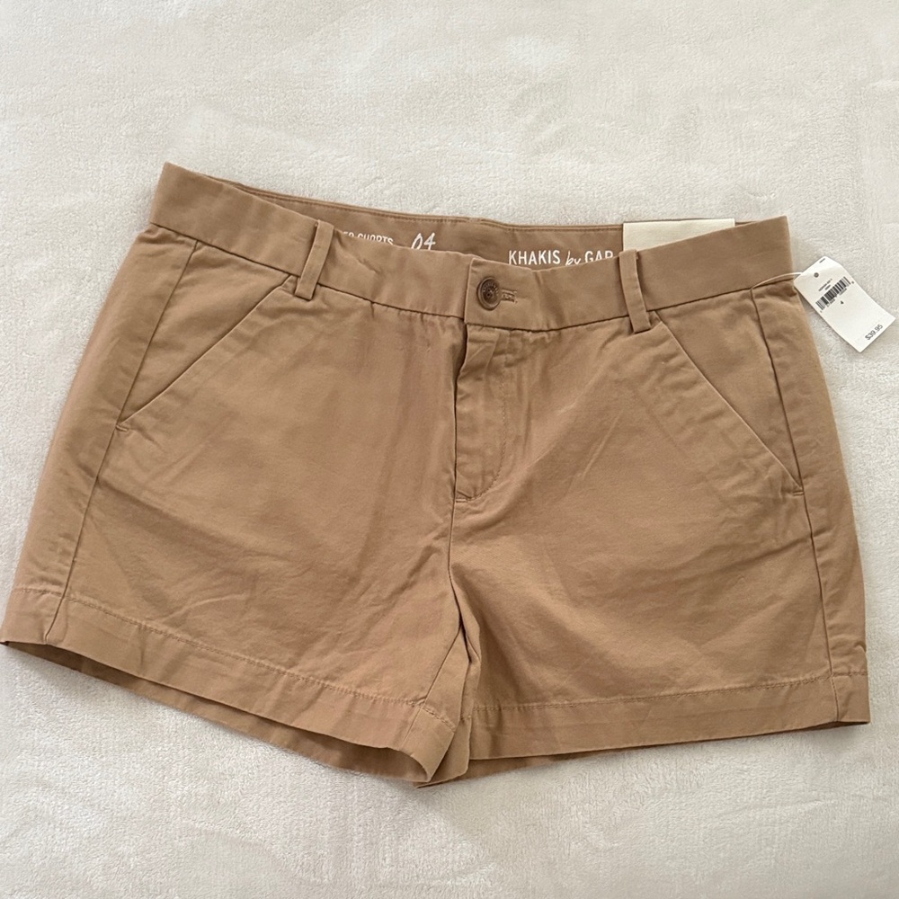 Gap women’s khaki shorts, size 4, new